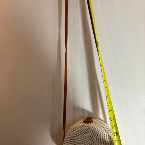 CANTINE Style Crossbody Bag Purse with a Floral Lining and Adjustable Thin Strap - Picture 8 of 10